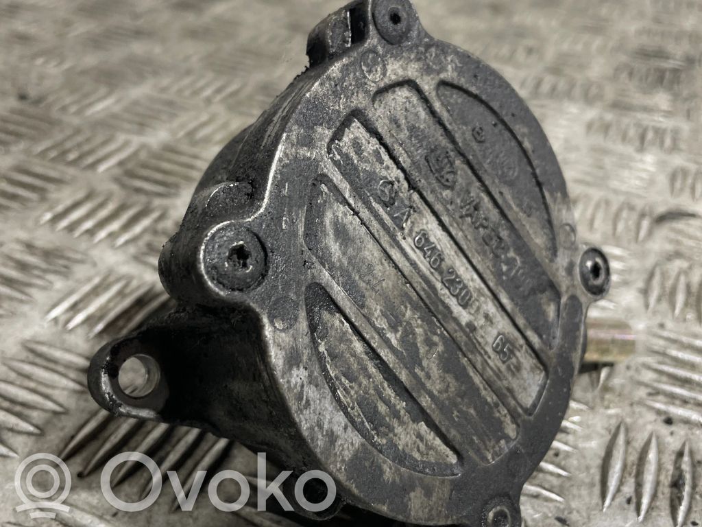 Mercedes-Benz C W203 Vacuum pump 