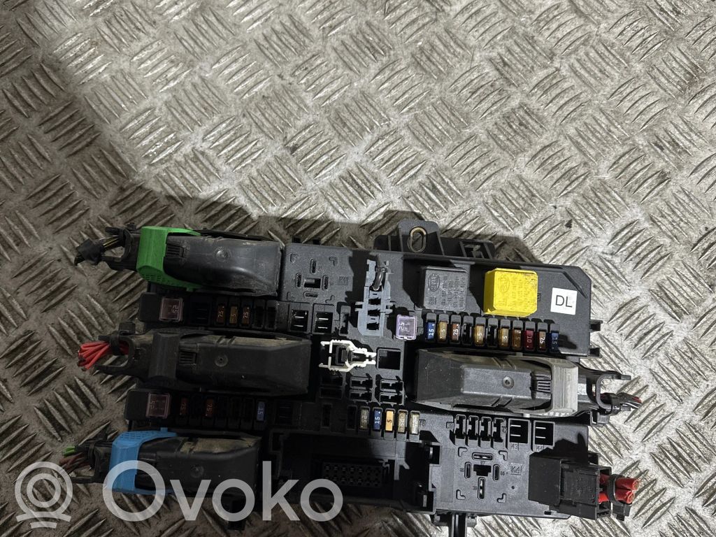 Opel Astra H Fuse module 