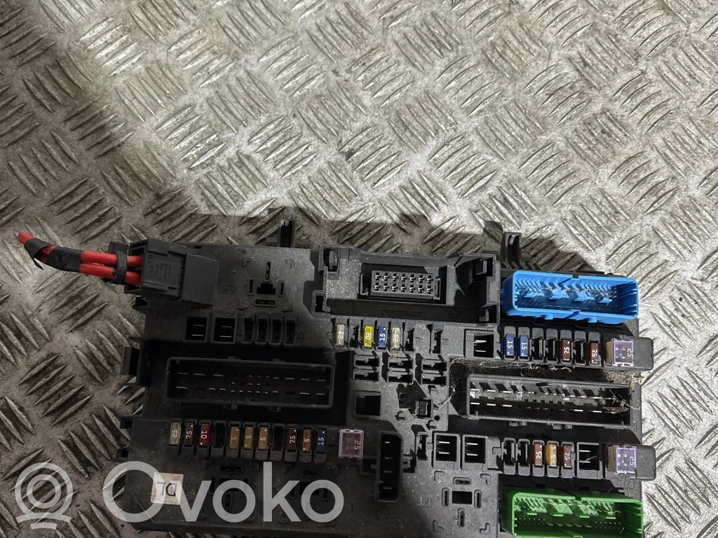 Opel Astra H Fuse module 