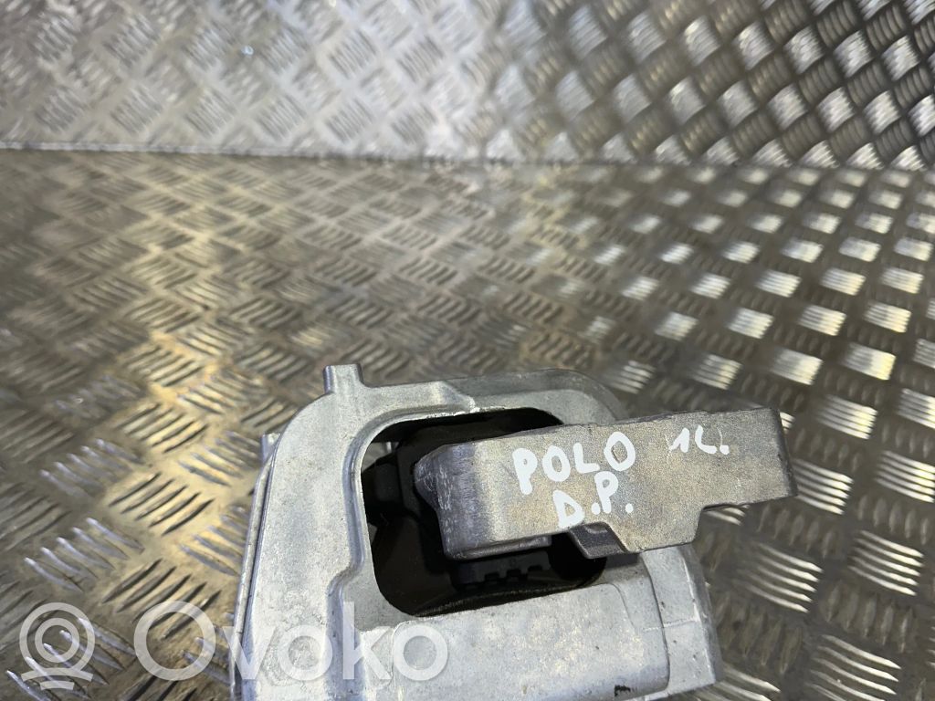 Volkswagen Polo VI Engine mount bracket 