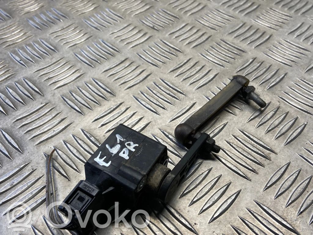 Headlight/headlamp level sensor   6778810