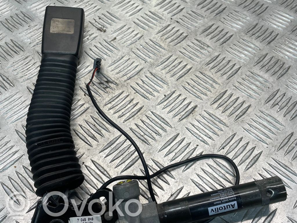 BMW 5 E60 E61 Priekšējās jostas sprādze 