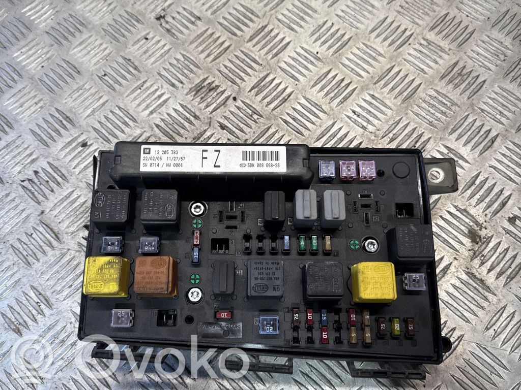 Opel Astra H Fuse module 