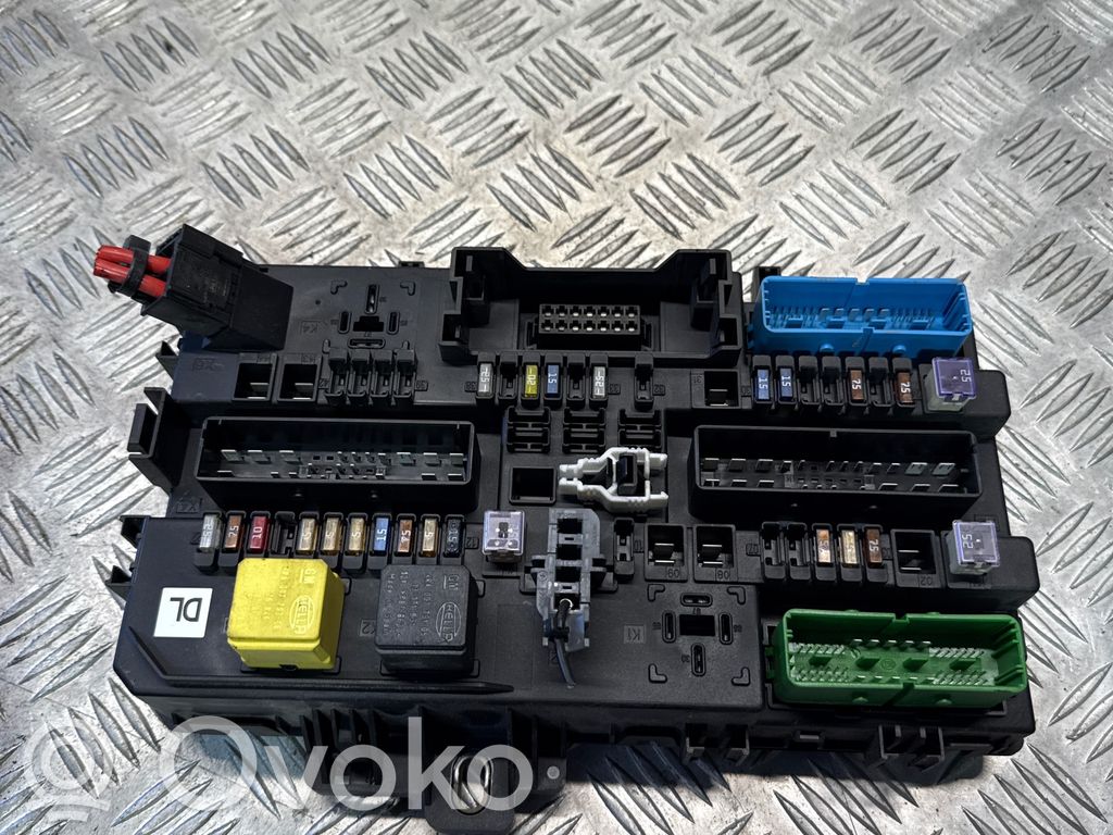 Opel Astra H Fuse module 
