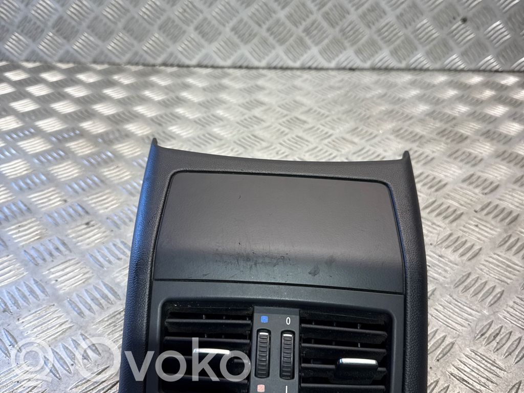 BMW 3 E90 E91 Oro grotelės gale 