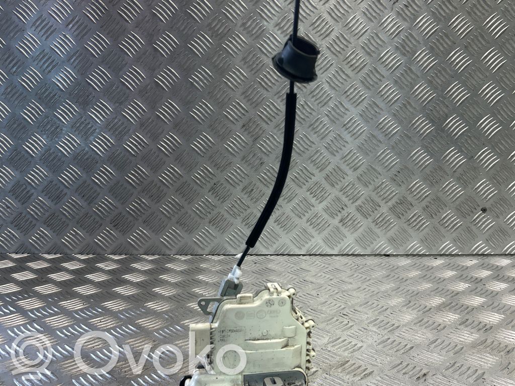 Audi A4 S4 B8 8K Takaoven lukko 