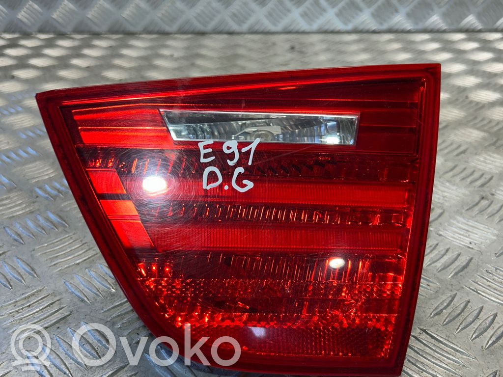 BMW 3 E90 E91 Aizmugurējais lukturis pārsegā 