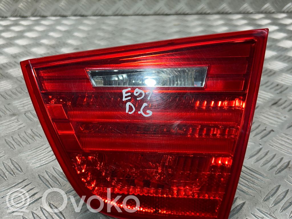 BMW 3 E90 E91 Aizmugurējais lukturis pārsegā 