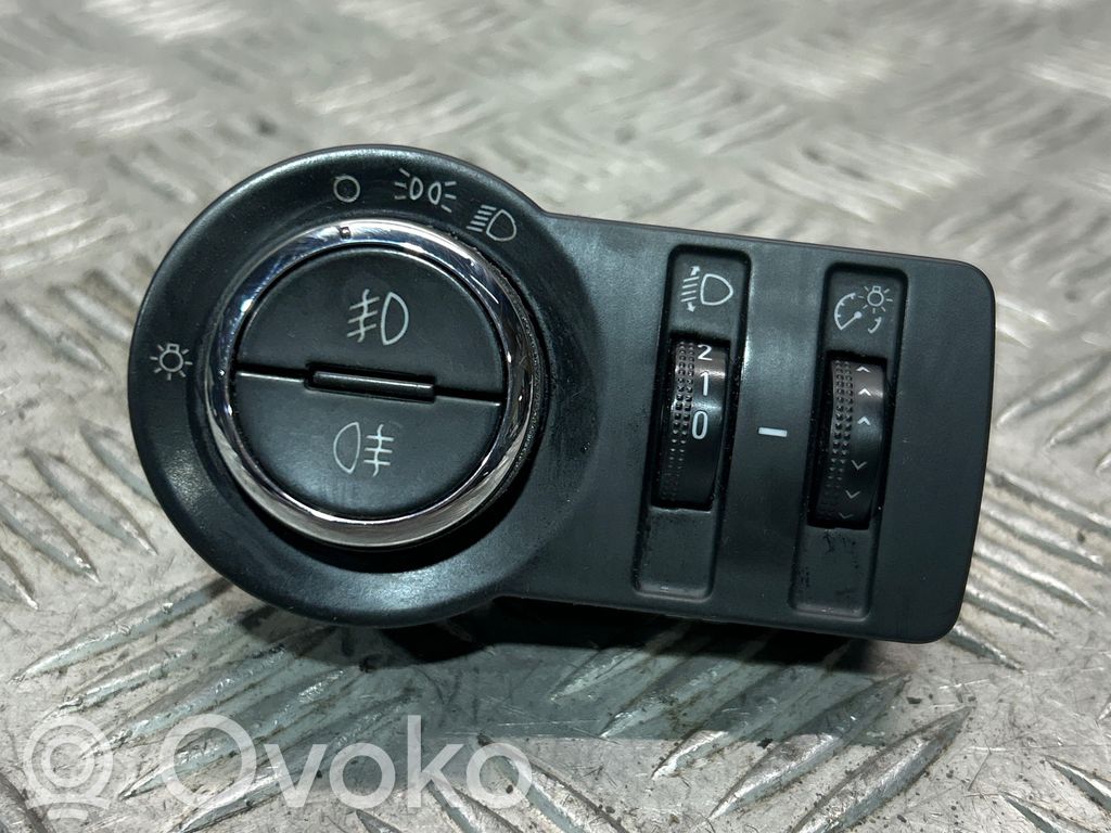Opel Astra J Light switch 