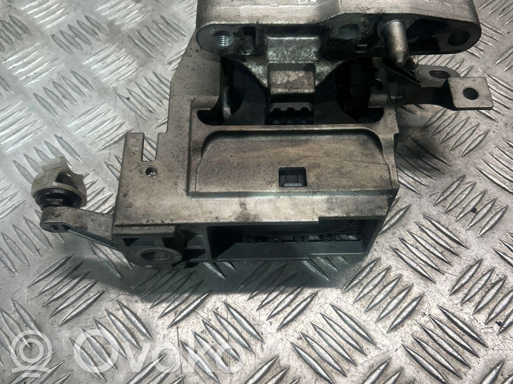 Wspornik / Mocowanie silnika   17276810,8835570