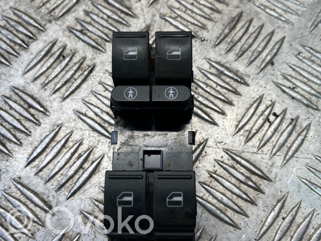 Volkswagen Touareg II Electric window control switch 