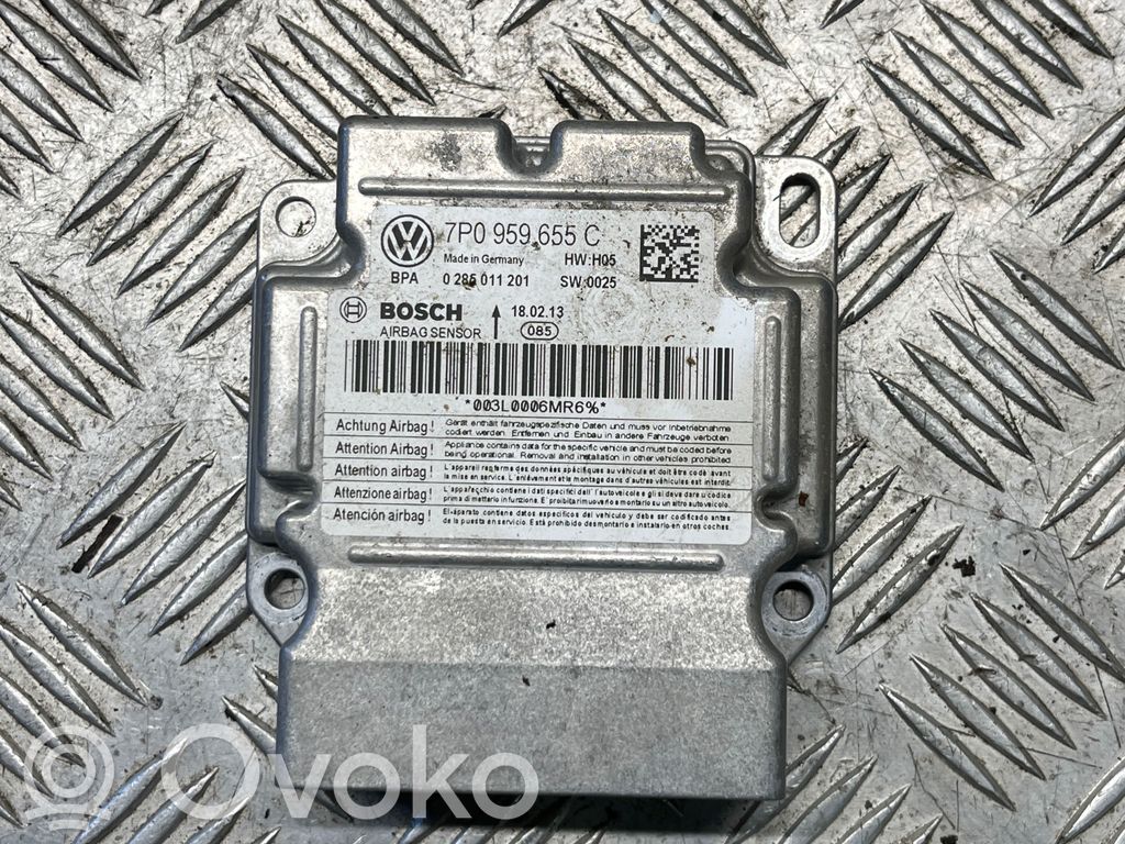 Volkswagen Touareg II Airbag control unit/module 