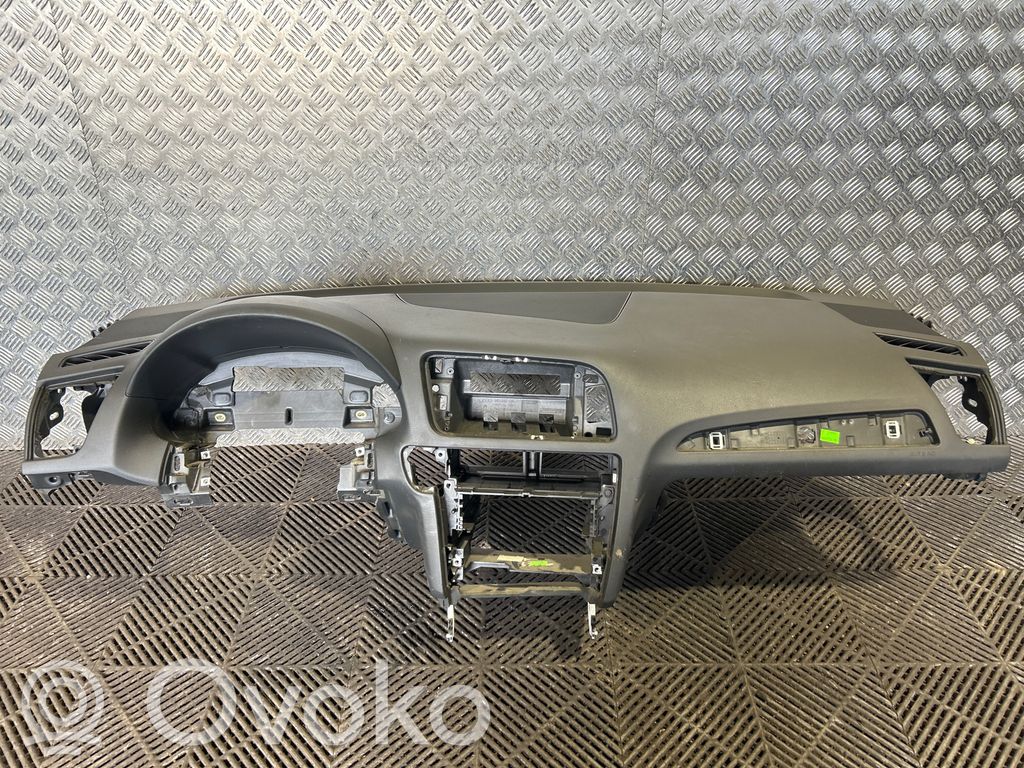Deska rozdzielcza   8R1857735