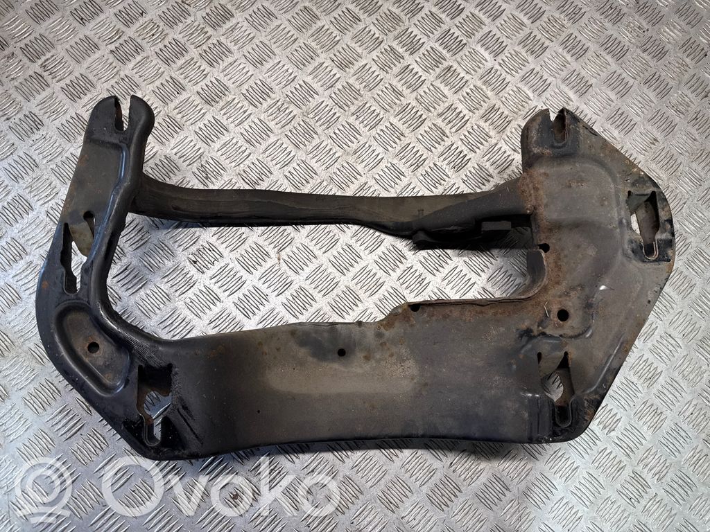 Gearbox mounting bracket   6786745