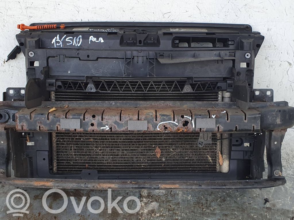 Volkswagen Polo V 6R Jäähdyttimen kehyksen suojapaneeli 
