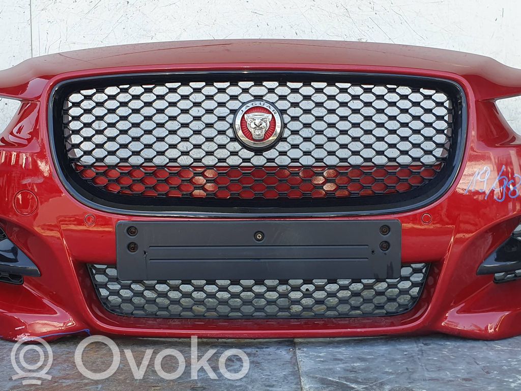 Jaguar XE Parachoques delantero 