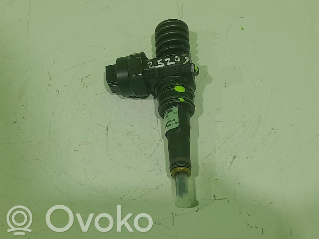 Inyector de combustible   038130073F