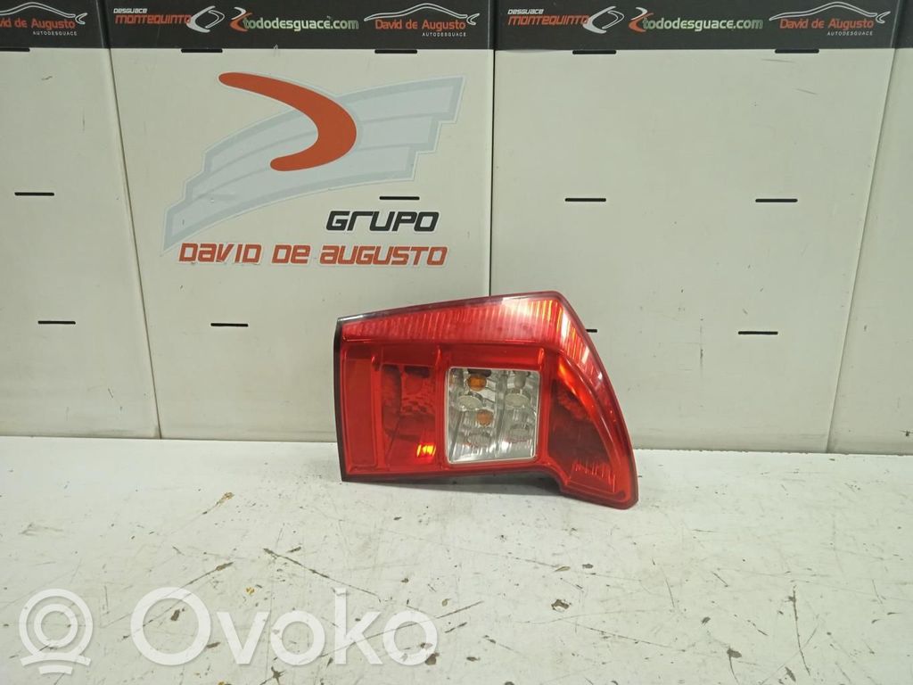 KIA Carens I Galinis žibintas kėbule 