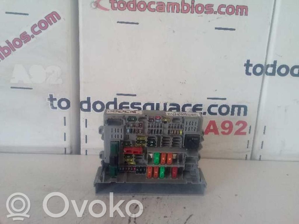 BMW 1 E81 E87 Fuse module 