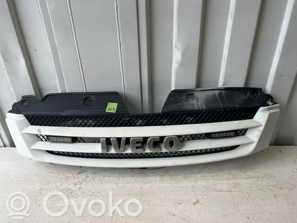 Maskownica / Grill / Atrapa górna chłodnicy   38028010105