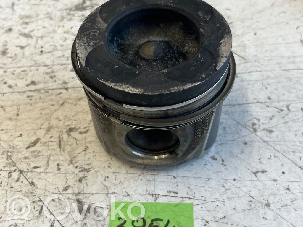 Renault Master III Piston with connecting rod 
