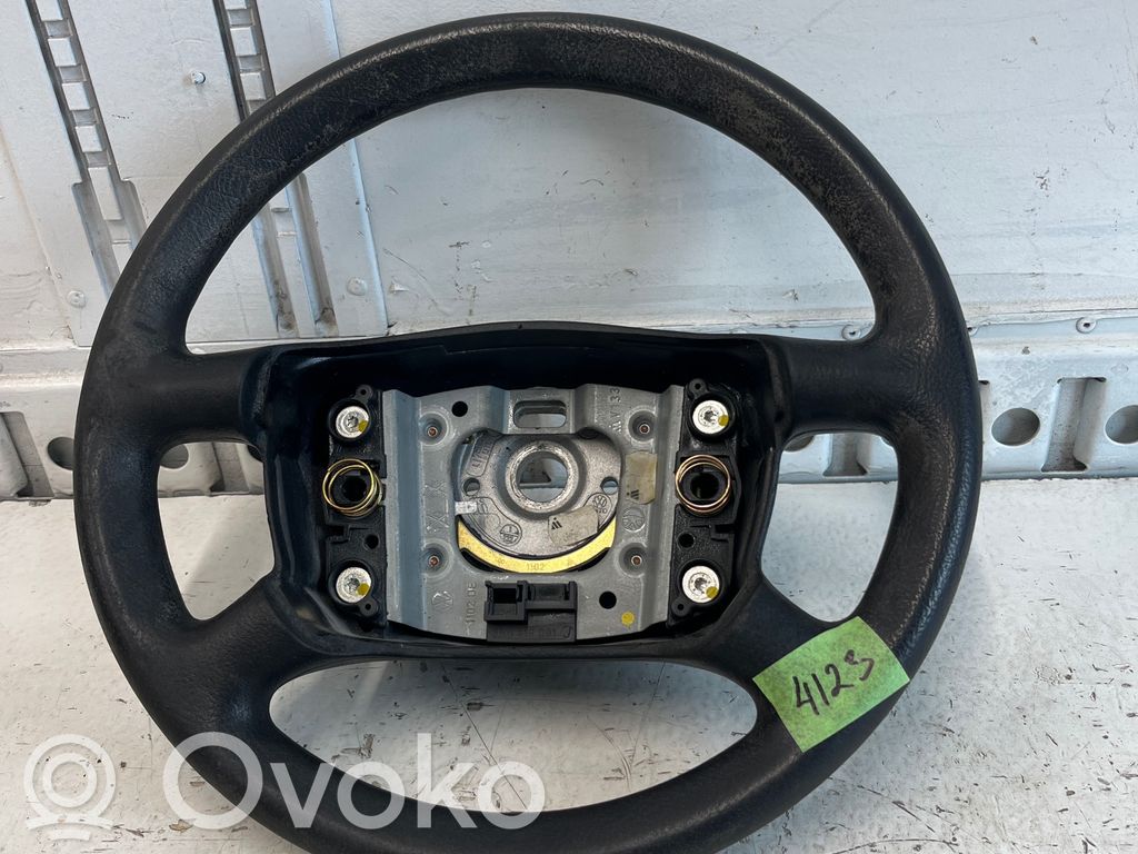 Volkswagen PASSAT B5.5 Ohjauspyörä 