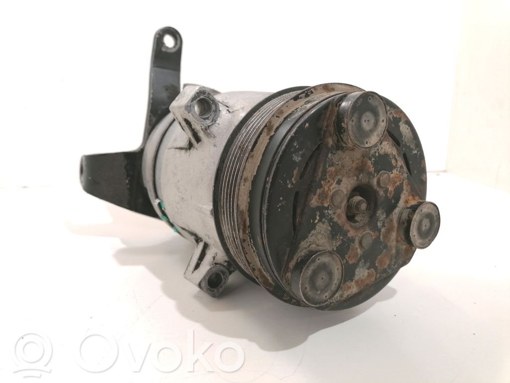 Opel Omega B1 Ilmastointilaitteen kompressorin pumppu (A/C) 