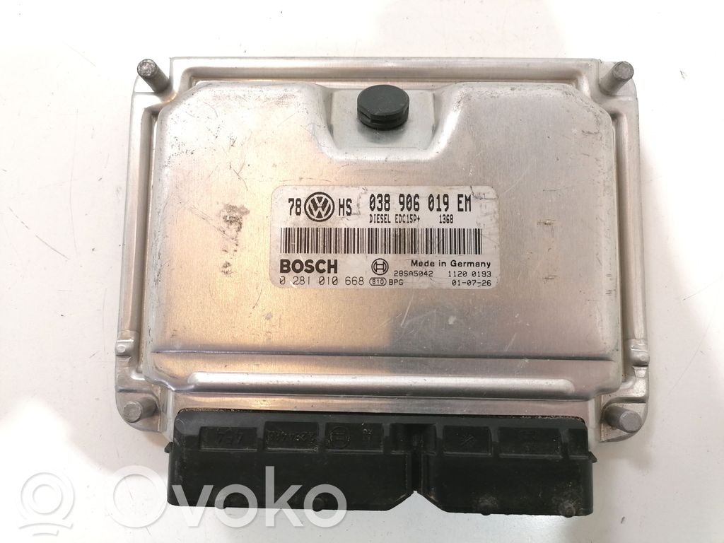 Volkswagen PASSAT B5.5 Engine control unit/module 