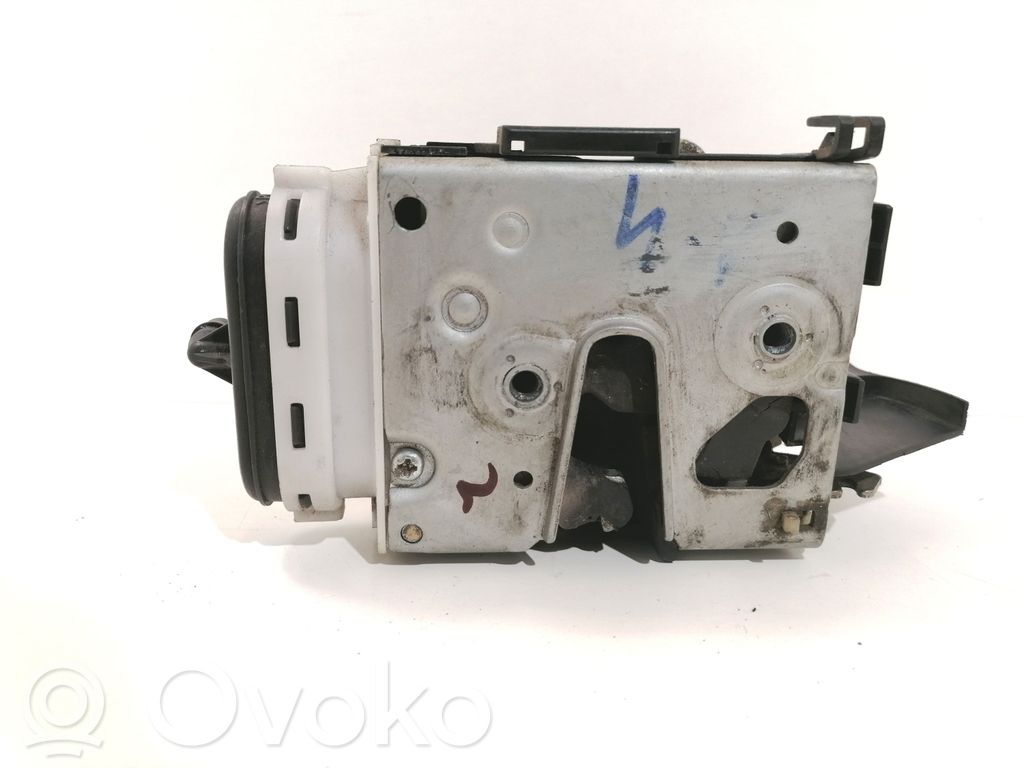 Audi A4 S4 B5 8D Galinių durų spyna 