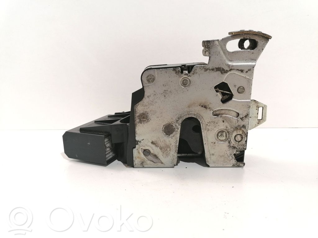 BMW 5 E39 Etuoven lukko 