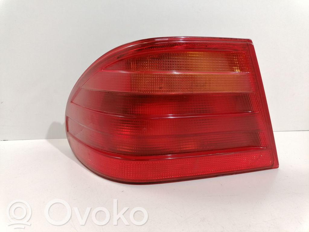 Mercedes-Benz E W210 Lampă spate în caroserie 
