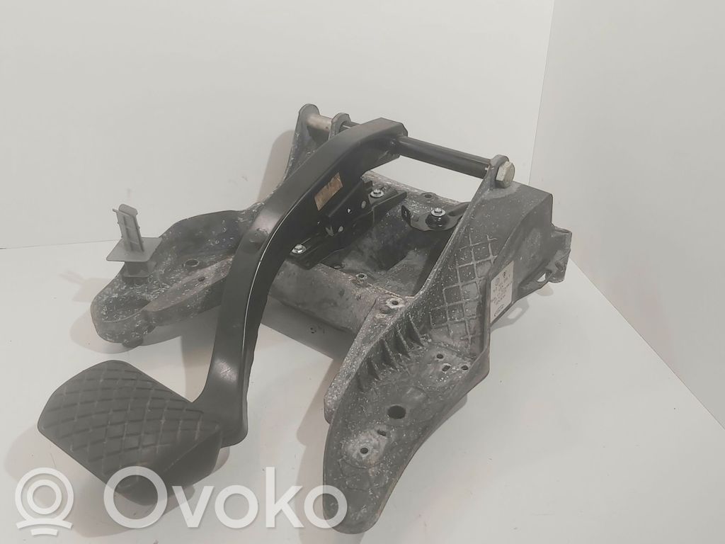 Volkswagen Touareg I Pedał hamulca 