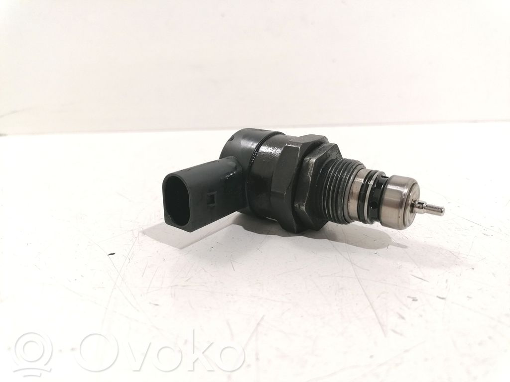 BMW 7 E65 E66 Fuel pressure regulator 
