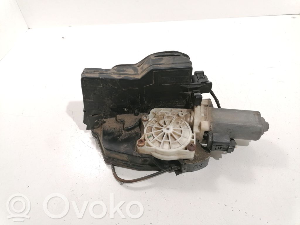 BMW 7 E65 E66 Galinių durų spyna 