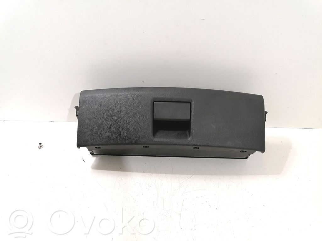 Guantera   8K0882601D