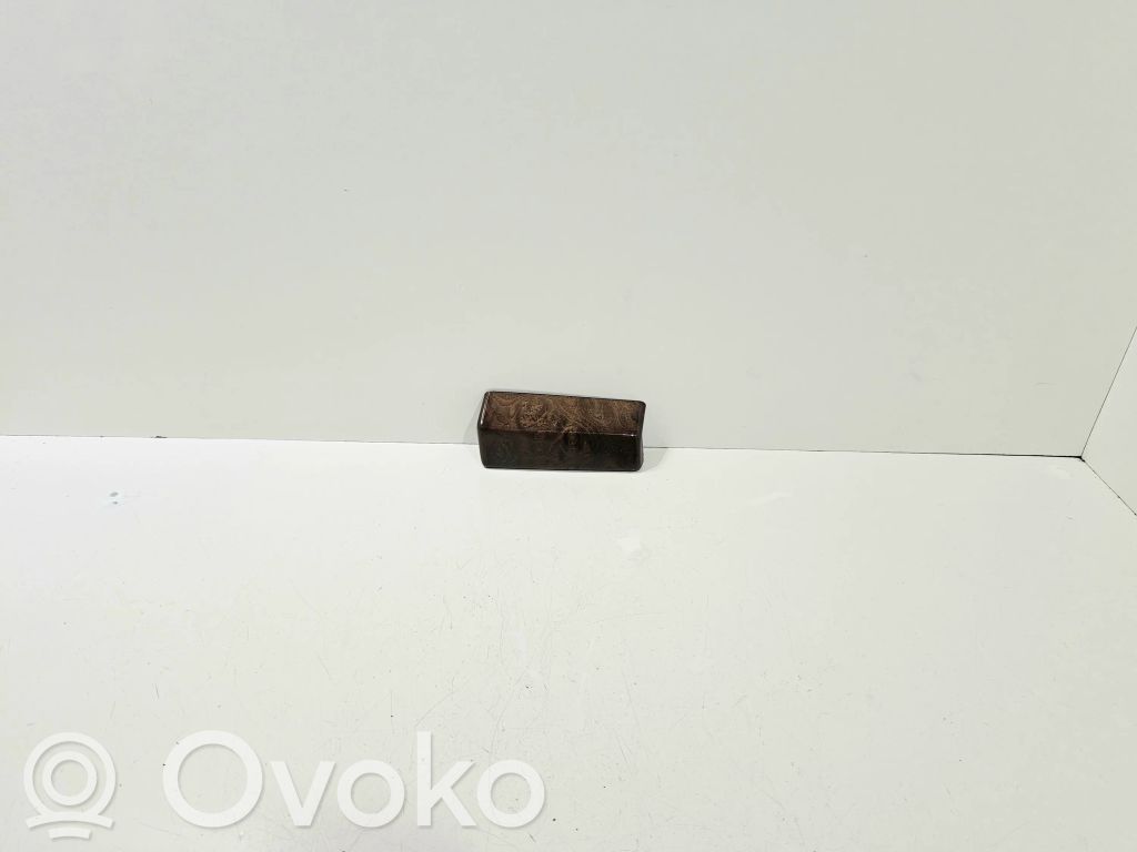 Dashboard glove box trim   E6038S