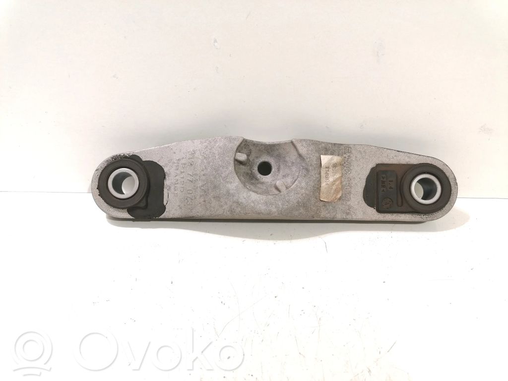 Volvo V40 Engine mounting bracket 