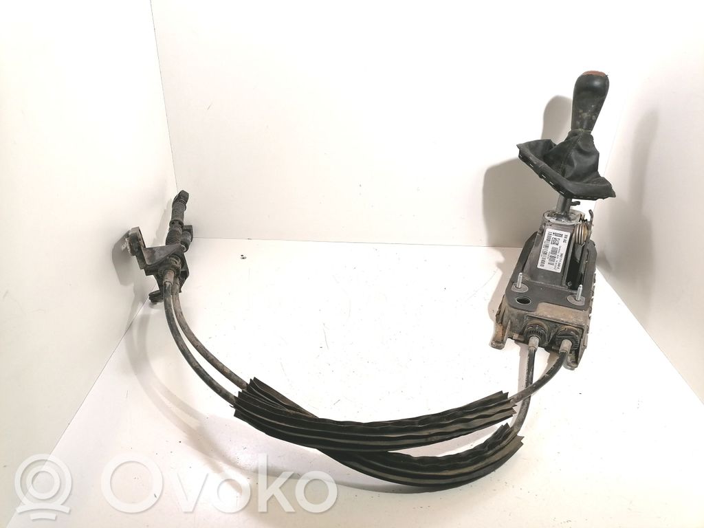 Lewarek zmiany biegów / górny   1K0711265AT,5K0711049E