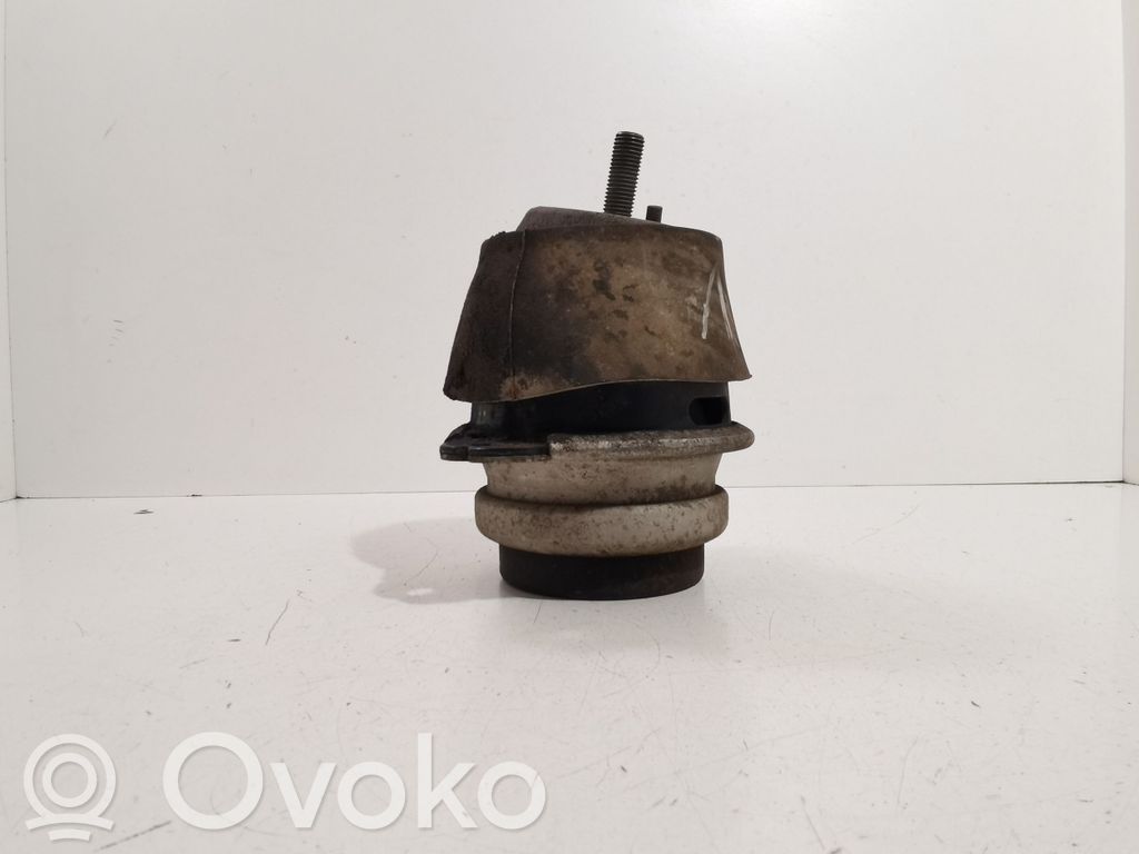 Audi Q7 4L Engine mount bracket 