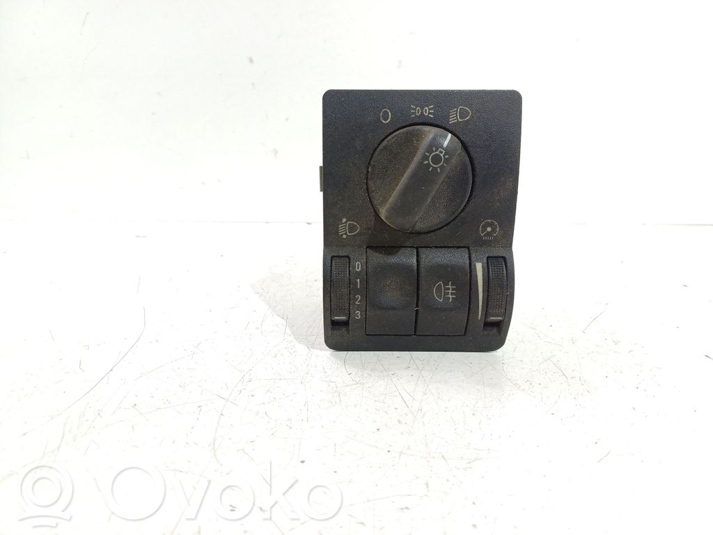 Opel Zafira A Interruptor de luz 