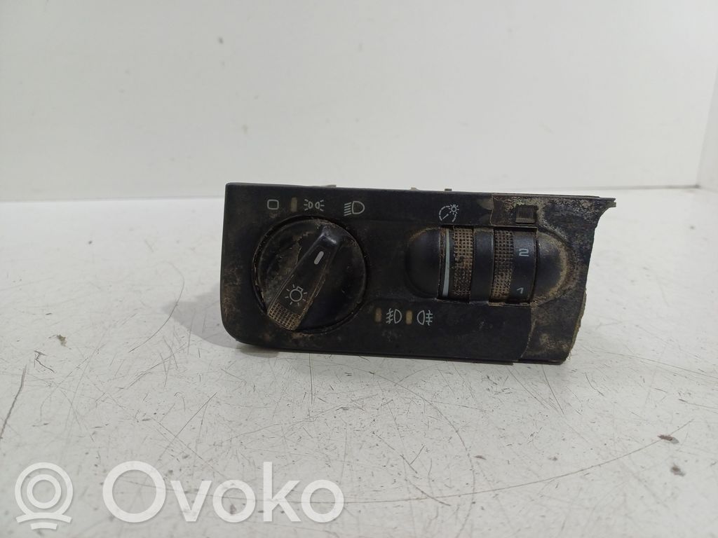 Volkswagen PASSAT B4 Interruptor de luz 