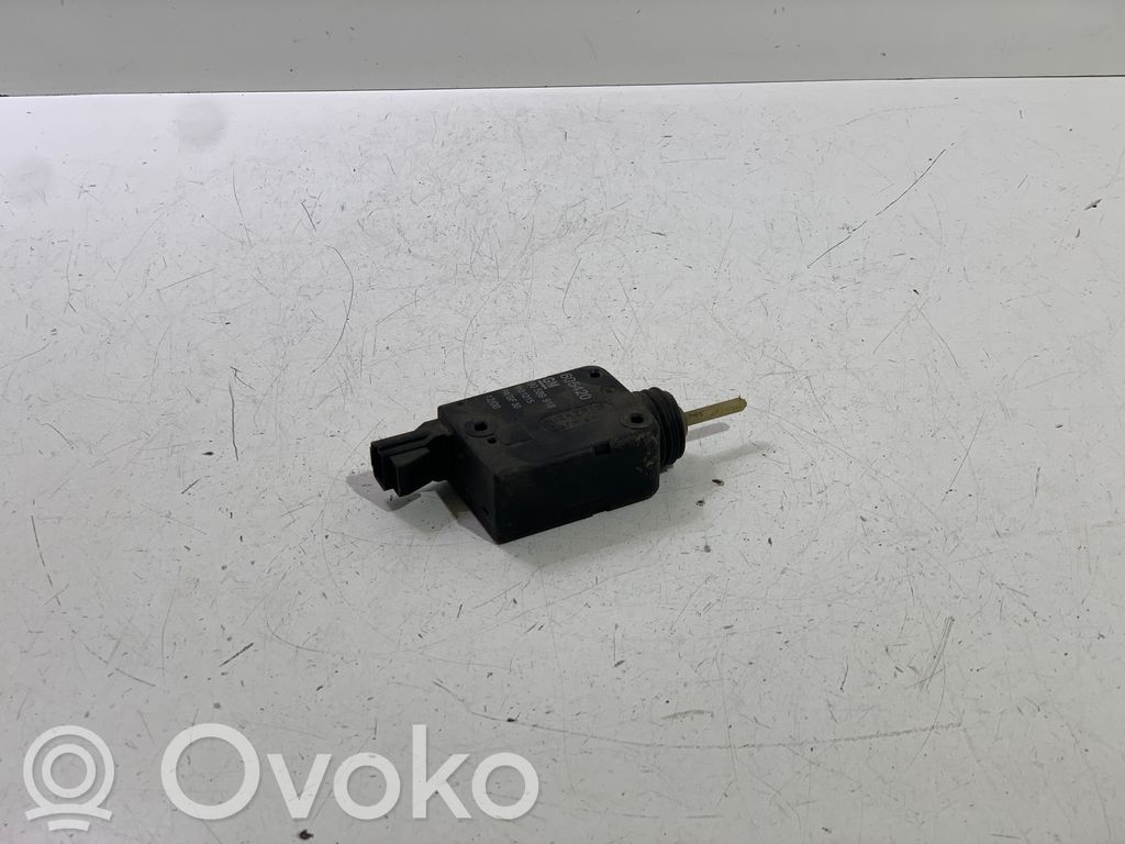 Opel Zafira A Siłownik klapki wlewu paliwa 