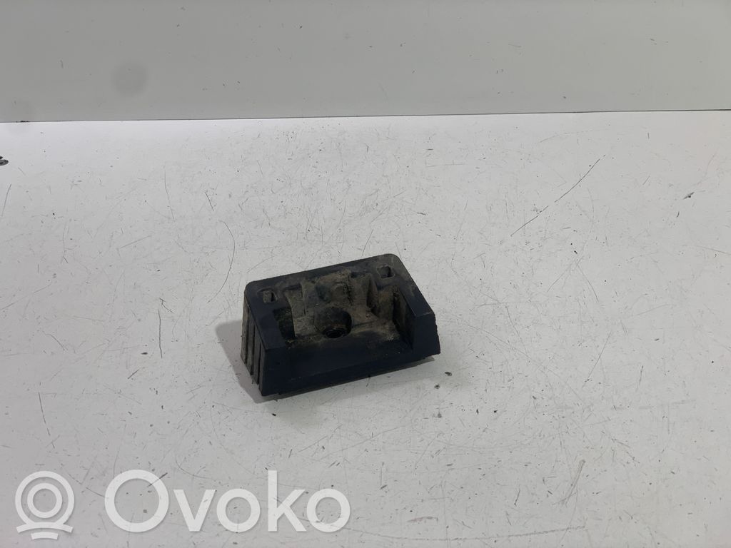 Volkswagen Touareg II Jacking socket point 