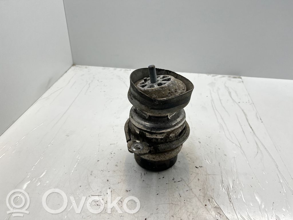 Porsche Cayenne (92A) Engine mount bracket 