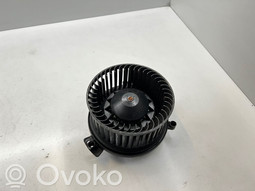Audi A4 S4 B6 8E 8H Lämmittimen puhallin 