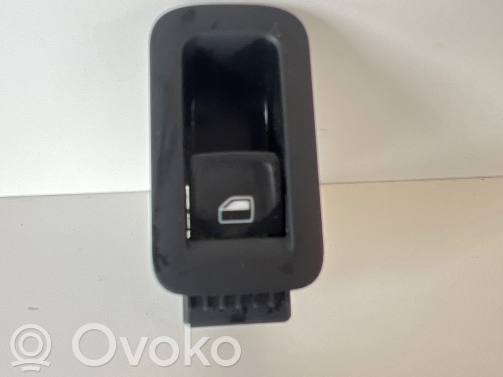 Volkswagen Golf VII Przyciski szyb 