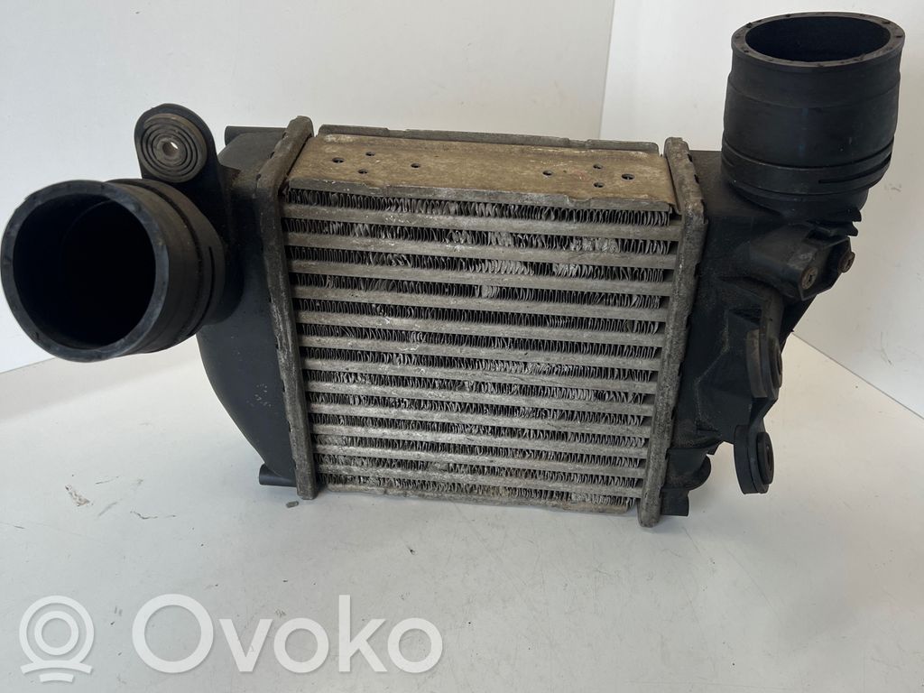 Volkswagen Golf IV Interkūlerio radiatorius 
