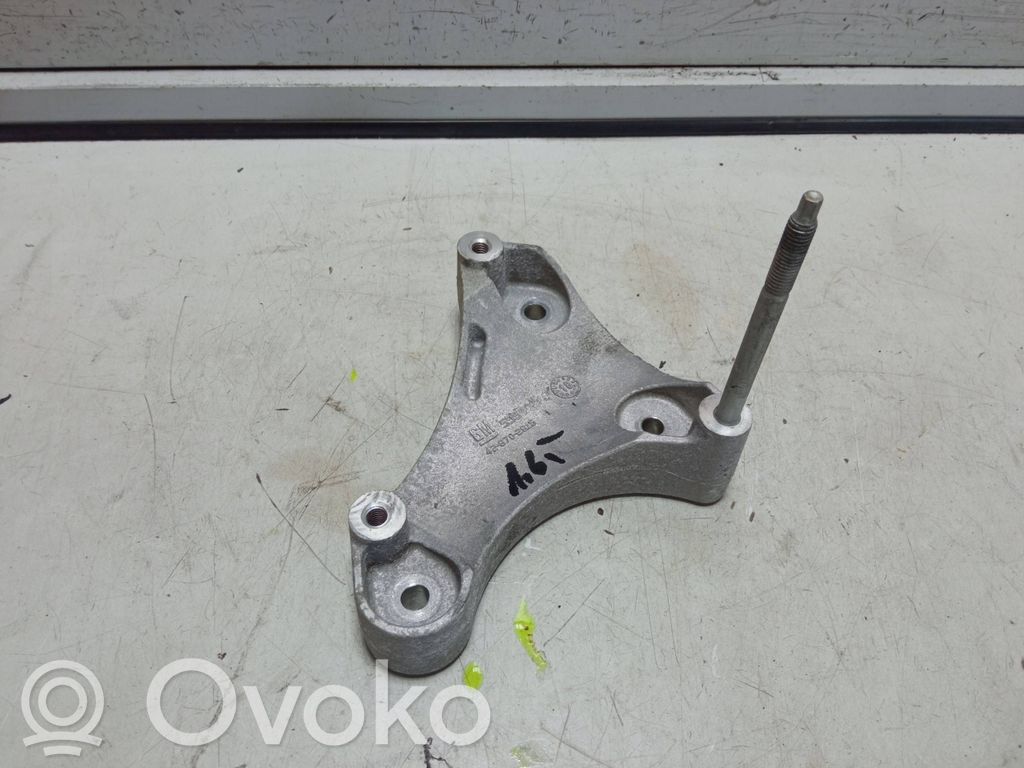 Opel Astra K Engine mounting bracket 