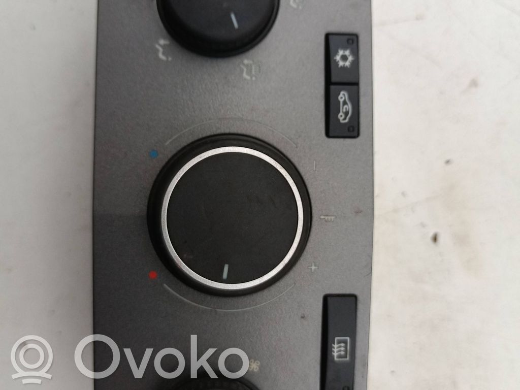 Opel Astra H Oro kondicionieriaus/ klimato/ pečiuko valdymo blokas (salone) 