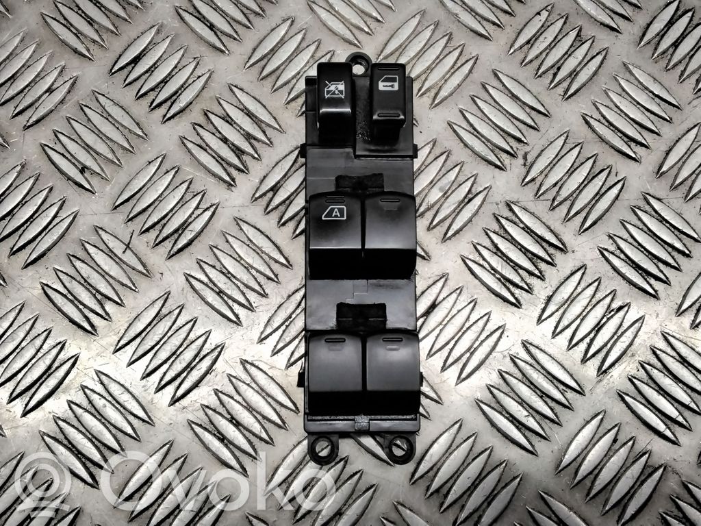 Subaru Legacy Electric window control switch 